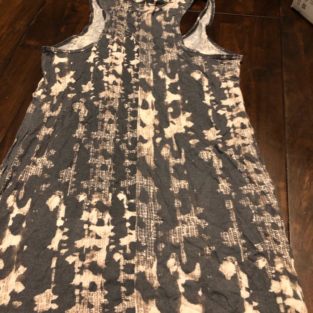 Patterned tank - Picture 2 of 2